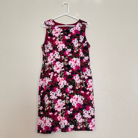 Lands End Sleeveless Ponte Sheath Dress in Rich Cardinal Multi Floral - Picture 2 of 9